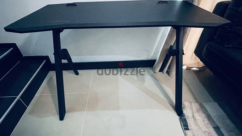 Ransor Gaming Desk, Ransor Gaming Table, Monitor stands 1