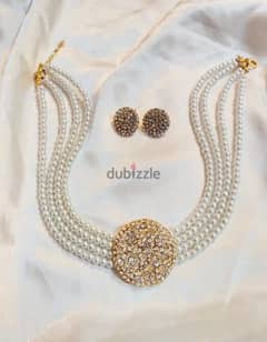 Elegant necklace and earrings set. . .
