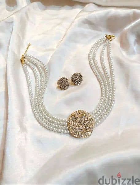 Elegant necklace and earrings set. . . 1
