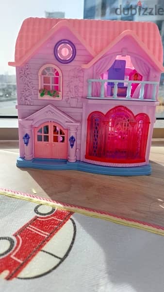 small doll house with accessories 1