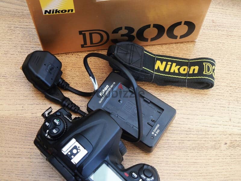 Nikon D300 Digital SLR Camera with Nikon NIKKOR 16-85mm Lens 1