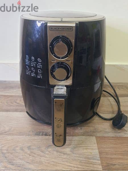 Black+Decker Air Fryer, 4 Liters, 1500 Watts, Black Gold In Good 0