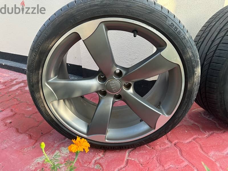 Orginal Audi 19 inch  4 Alloy with 4 tayers in excellent condition 2