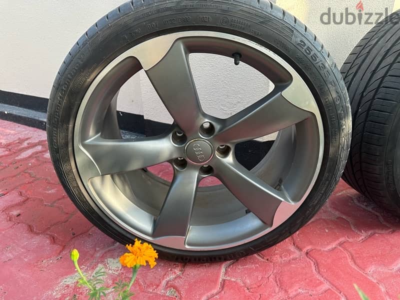 Orginal Audi 19 inch  4 Alloy with 4 tayers in excellent condition 3