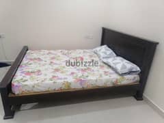 KING SIZE WOODEN HEAVY BED FOR SALE (GOOD CONDITION) 0