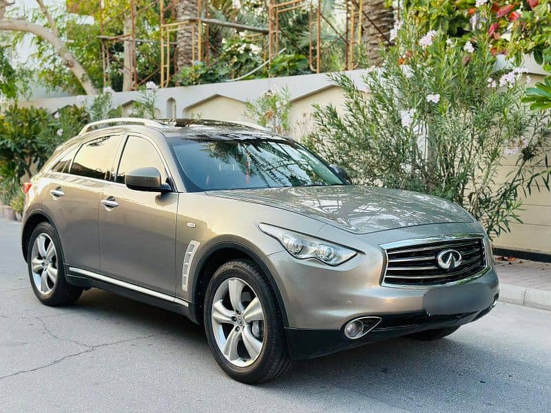 INFINITI FX35
Year-2009. Excellent condition car in very well maintain 19