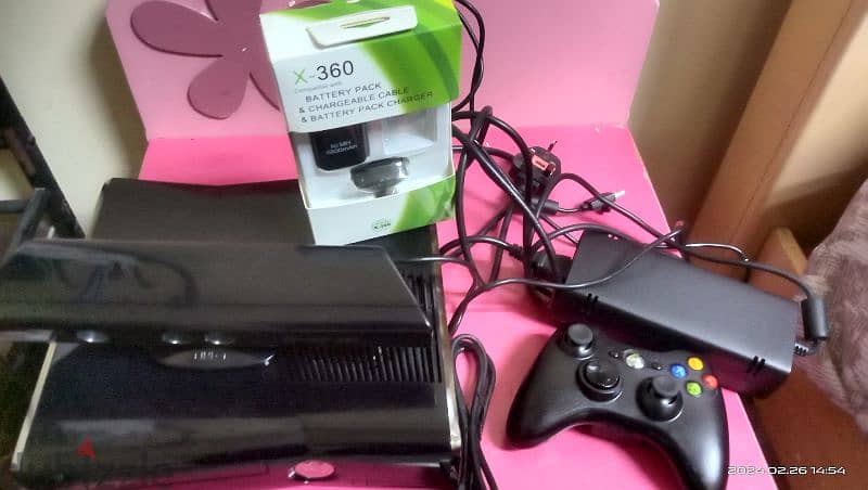 X Box 360 Slim With one Wireless controller+ konnect 4