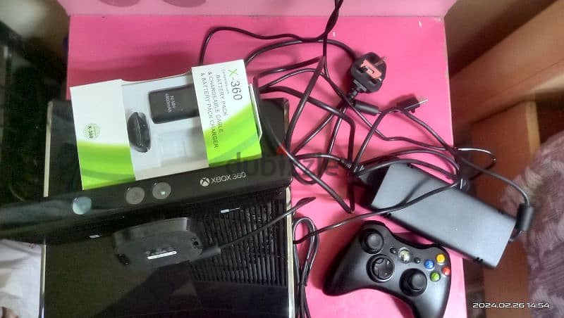 X Box 360 Slim With one Wireless controller+ konnect 5