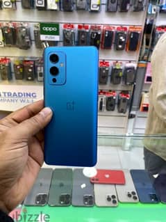 oneplus 9 with charger and cover