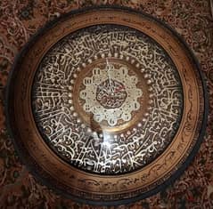 ساعة نحاسيه فنتج عليها آيات قرآنية