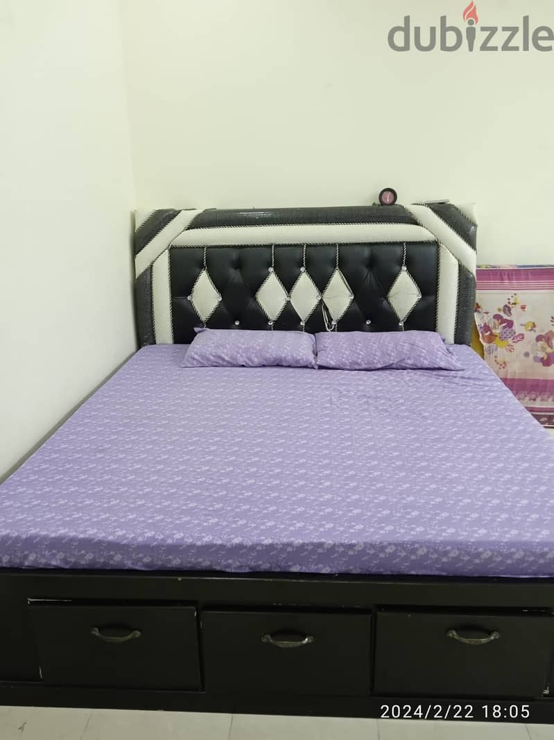 King size bed and medicated mattress 7inch size 1