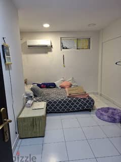 1 room available in 2 bedroom flat
