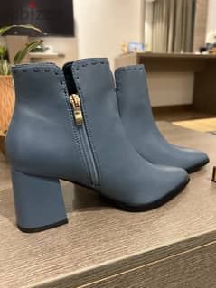 Block-Heel Ankle Boots With Topstitching - size 38