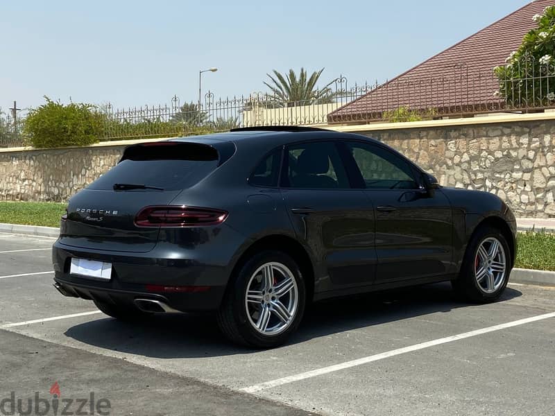 Porsche Macan 2017 with carplay/mint condition 1