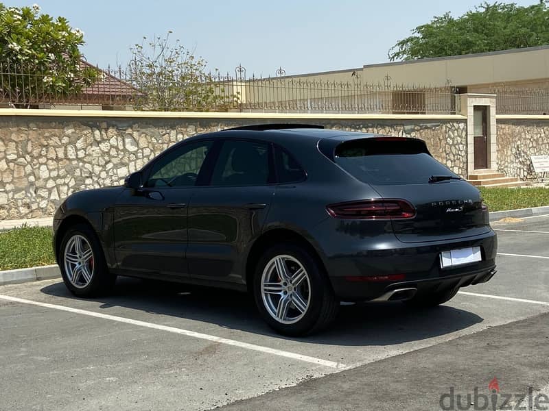 Porsche Macan 2017 with carplay/mint condition 2