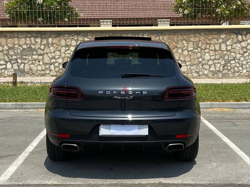 Porsche Macan 2017 with carplay/mint condition 3