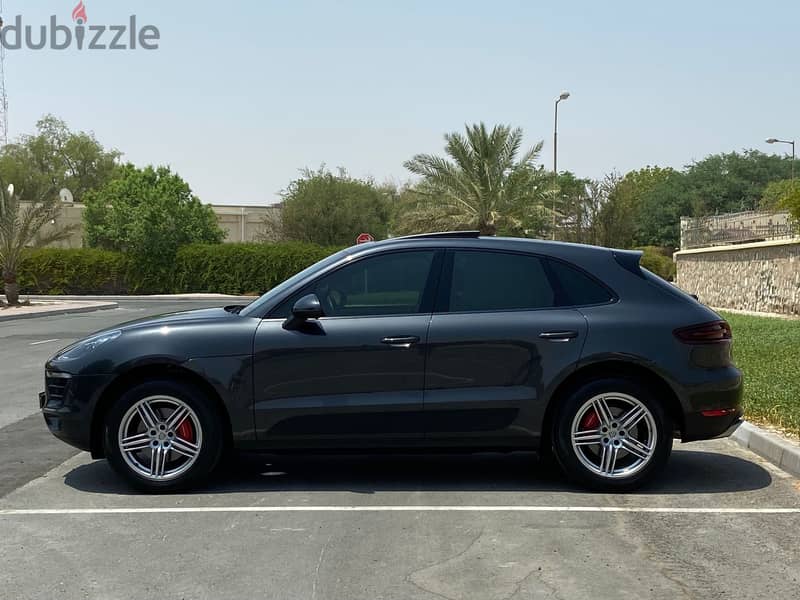Porsche Macan 2017 with carplay/mint condition 4