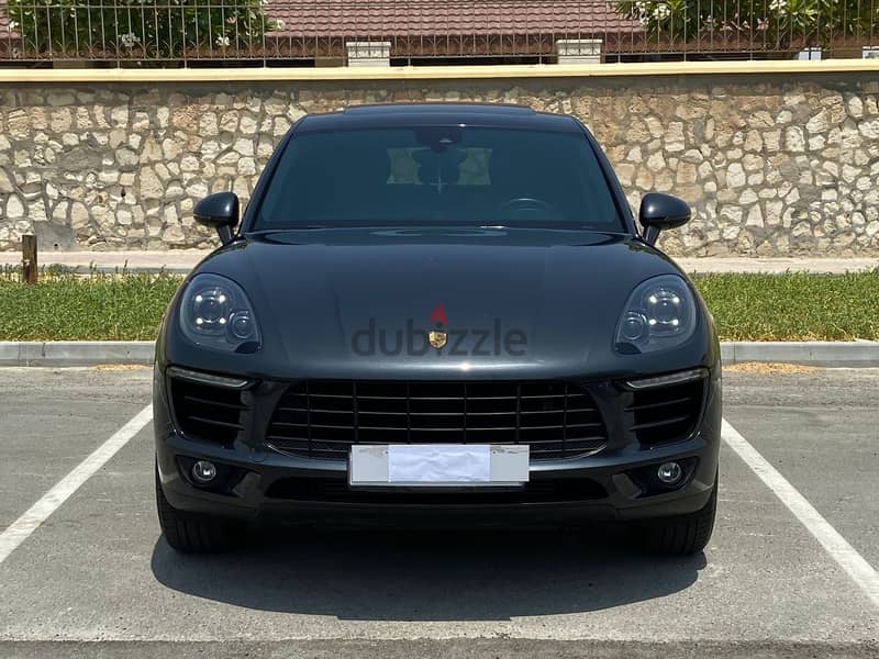 Porsche Macan 2017 with carplay/mint condition 8