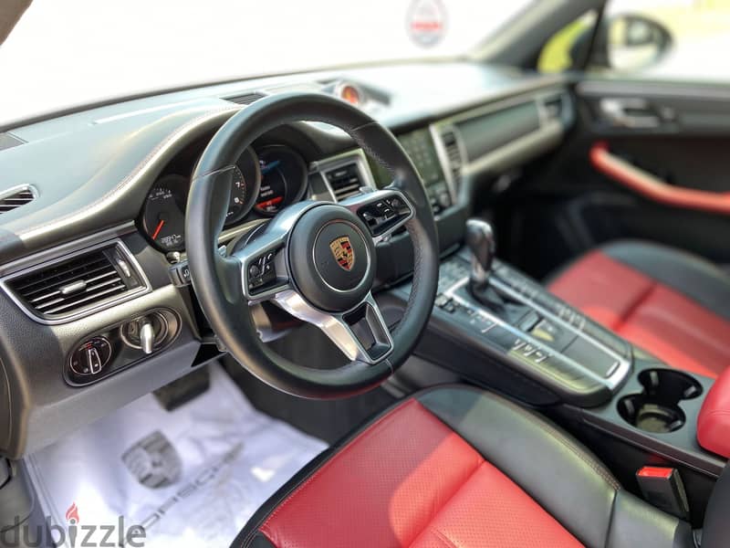 Porsche Macan 2017 with carplay/mint condition 10