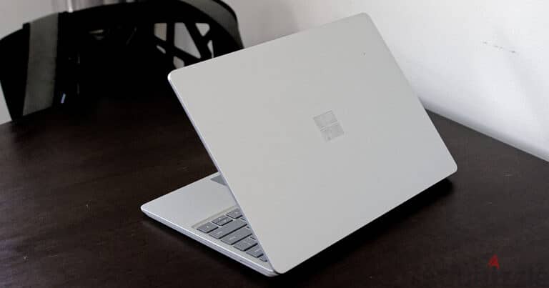 10th Gen Microsoft Surface Laptop Go Core i5/ 8GB 128GB SSD 2