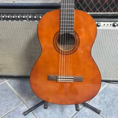 Yamaha C40 Acoustic Guitar (Vintage Brown wood finish)