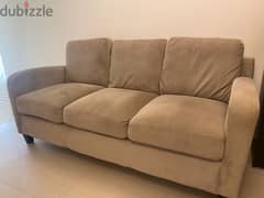 3 seats Couch lighty used - كنب ثلاث اشخاص استعمال خفيف 0