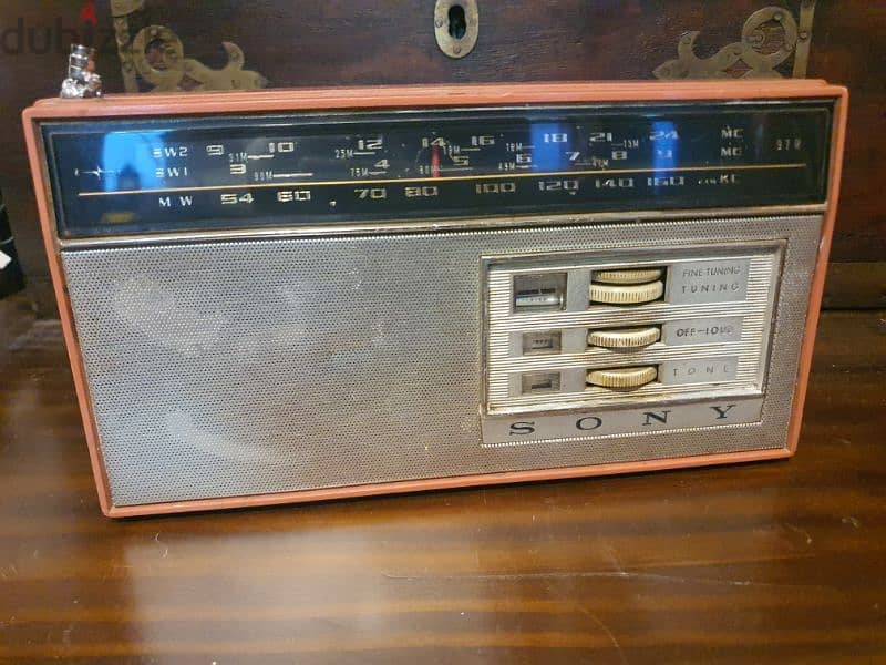 old Radio and cassette player 8