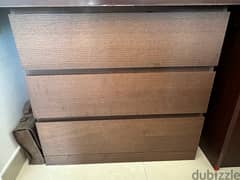 chest of 3 drawers. like new