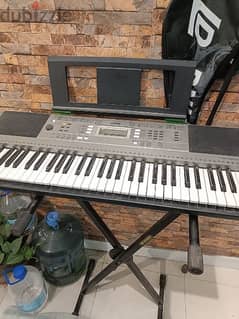 piano Yamaha, with piano stand