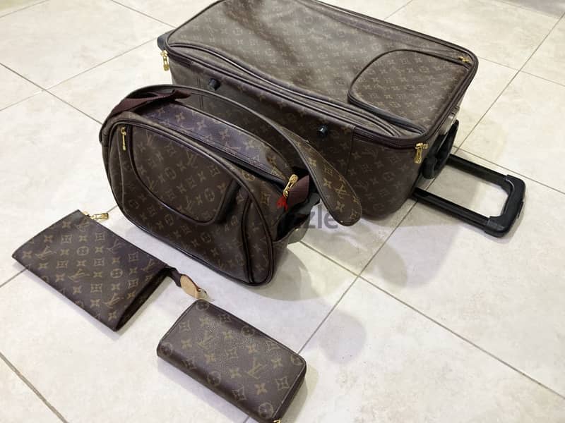 Louis Vuitton Set for sale at a negotiable price 1