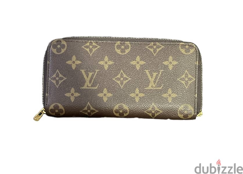 Louis Vuitton Set for sale at a negotiable price 8