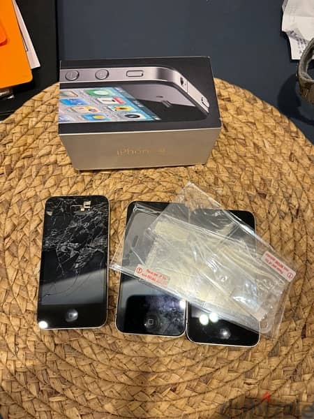 3 iPhones 4 all are not working for sale 4