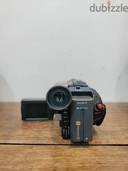 SONY HANDYCAM VISION CCD-TRV46E PAL ( IN MINT CONDITION) 2