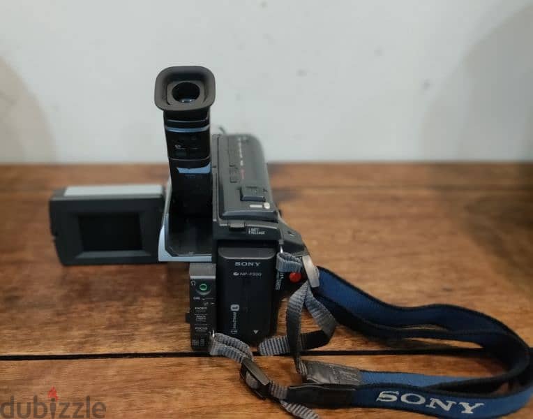 SONY DIGITAL HANDYCAM VISION DCR-TRV130E PAL (IN MINT CONDITION) 1