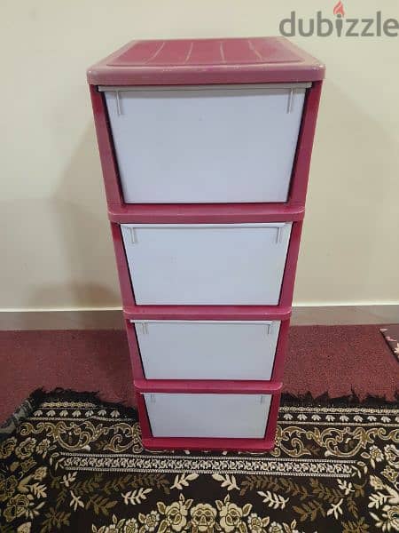 contact(36216143) 4 drawers (layers) storage box 
10BD 
Pick up only 6