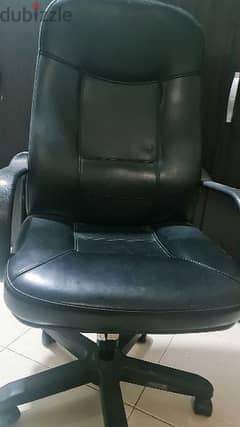 Office chair for 13 للبيع كرسي مكتب ب