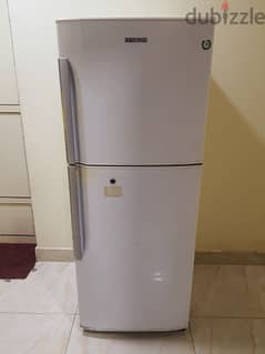 Hitachi fridge Refrigerator medium size in good working condition 35BD
