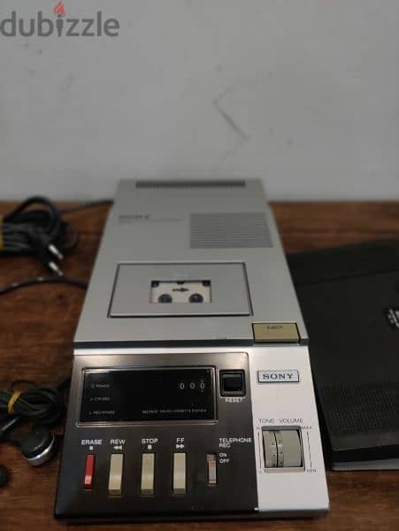 SONY M-2000A MICROCASSETTE TRANSCRIBER WITH FOOT PEDAL & good HEADPHONES