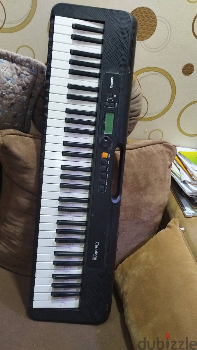 Casio CT-S200BK Casiotone 61-Key Portable Keyboard 1