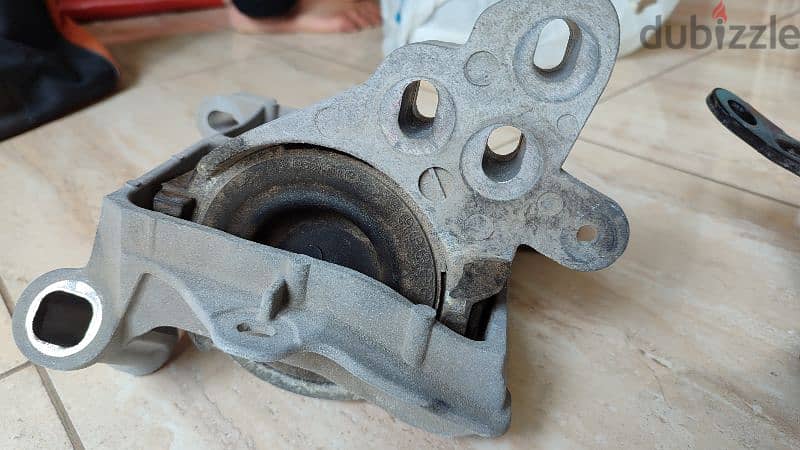 Genuine Engine Mounting of Mazda-3 Sedan 2018 3