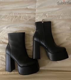 black boots ( brand new ) from the brand “betts “ 0