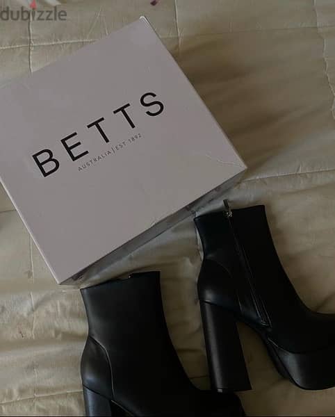 black boots ( brand new ) from the brand “betts “ 1