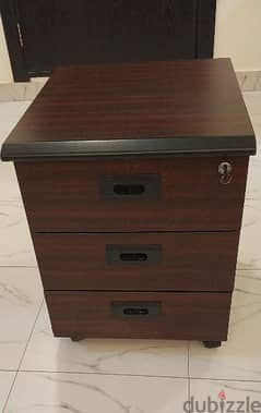 Small 3 drawer lockable cabinet on wheels.