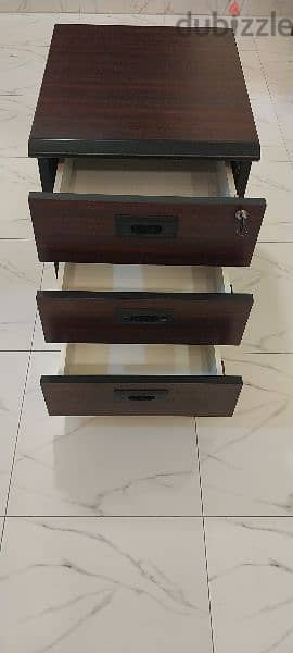 Small 3 drawer lockable cabinet on wheels. 2