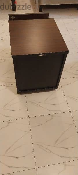 Small 3 drawer lockable cabinet on wheels. 5