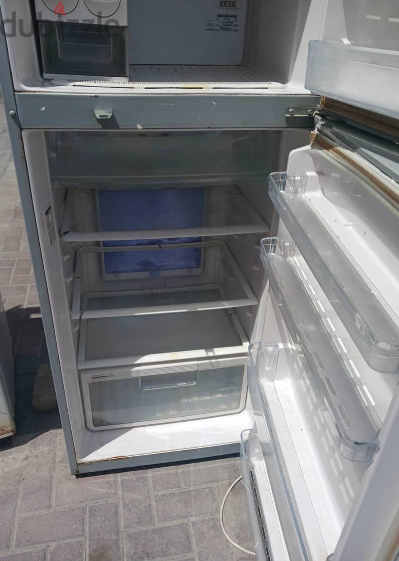 HITACHI Fridge double Door -Excellent cooling system 2