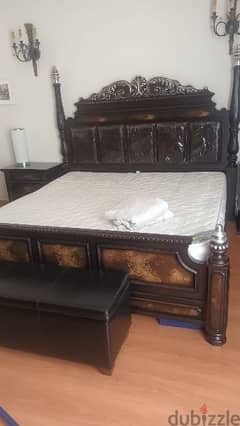 King size bed call 37048924