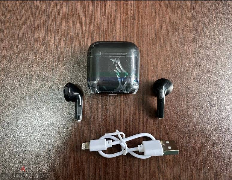 2 Air pods, T8 And Air pro 4 5