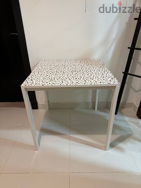 IKEA Table , almost new perfect condition 1