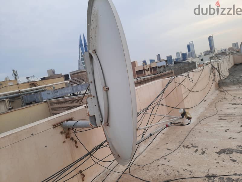 TV, Airtel receiver and Big Dish Antena 2